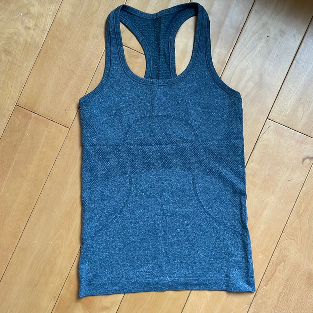 Lululemon Racerback Tank in Grey Size 6